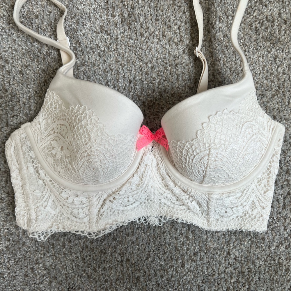 Victoria's Secret White Lace Bra with Pink Bow